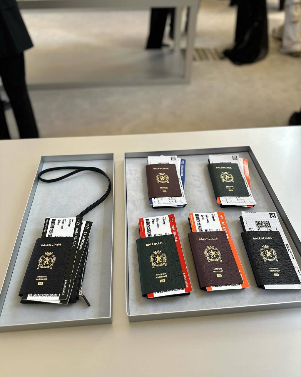 Balenciaga випустили сумки та гаманець, які просто вражають (фото)