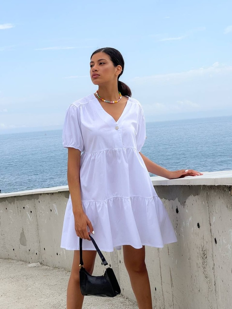 Стилісти назвали 5 суконь-антитрендів, про які пора забути цього літа: перелік із фото