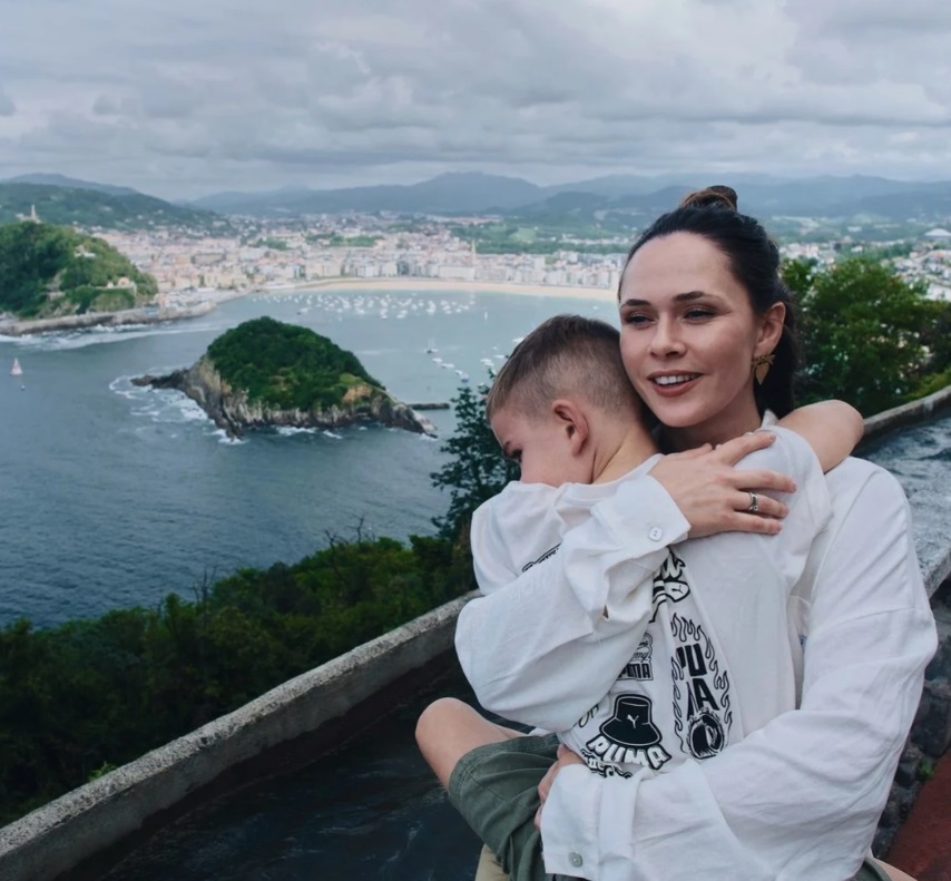 Юлія Саніна несподівано показалася з 9-річним сином, але не в Україні