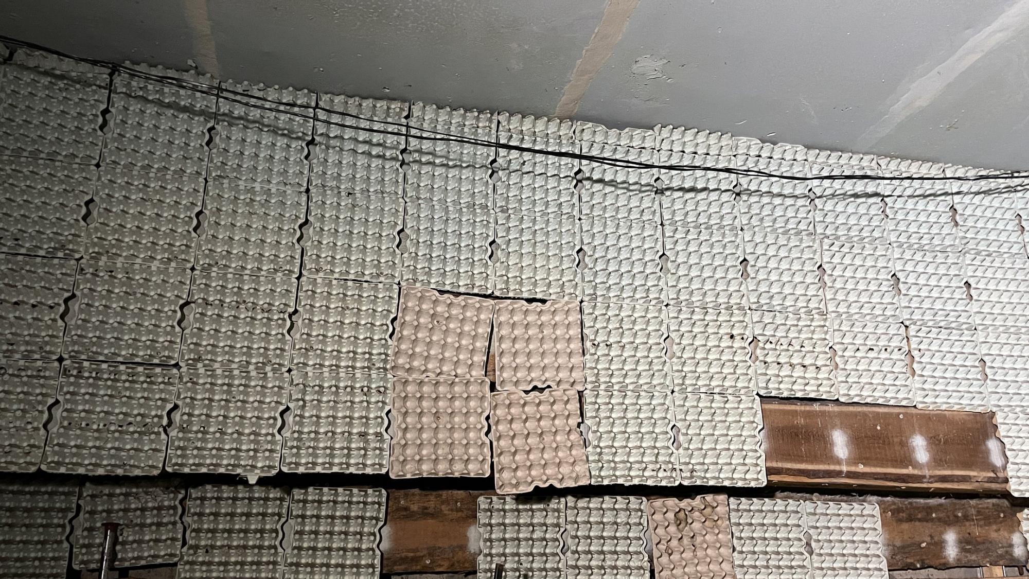 Электрические кабели и противогазы: появились новые фото из пыточной камеры оккупантов в Изюме