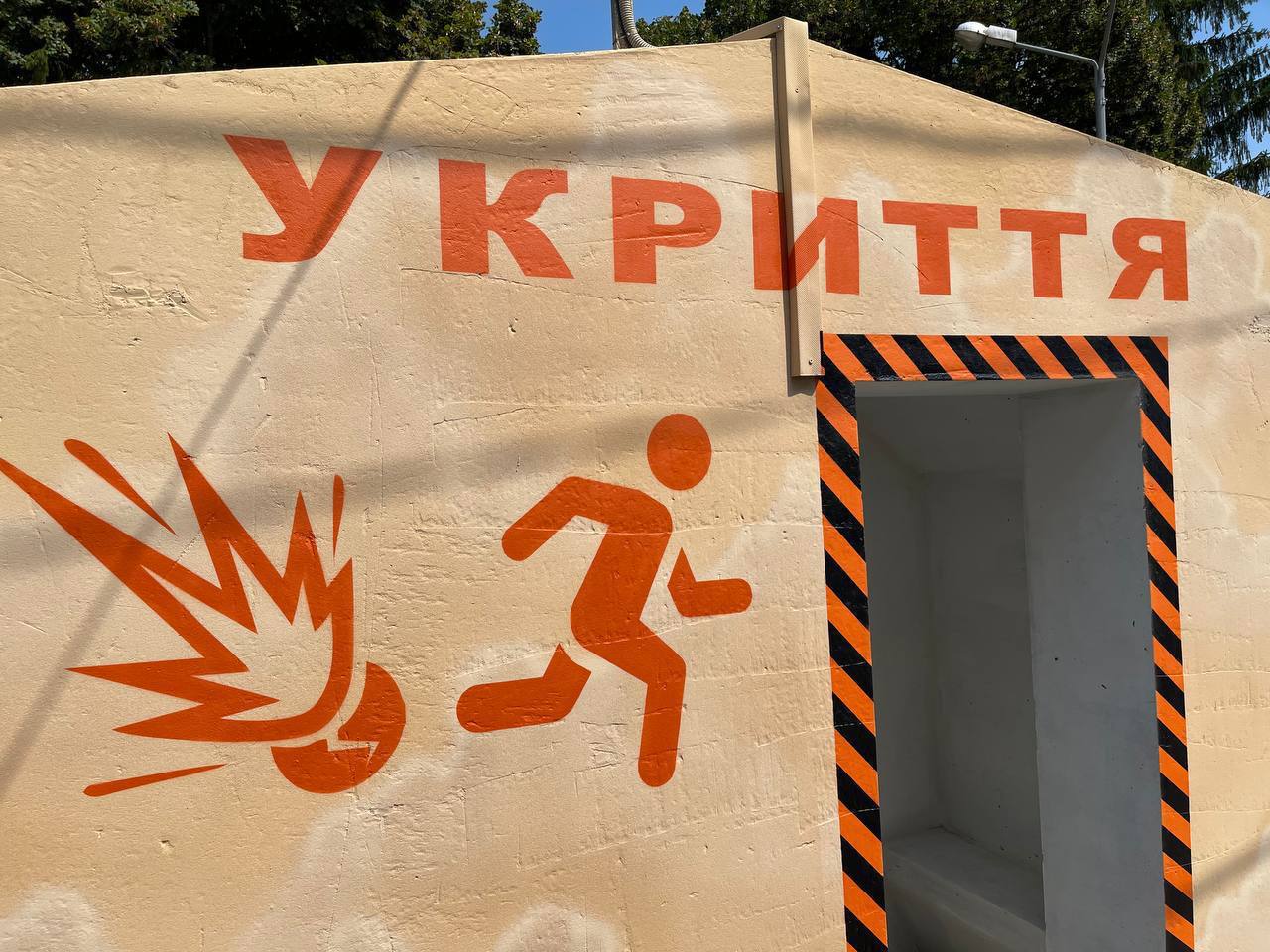 В Харькове установили первую безопасную автобусную остановку: как она выглядит