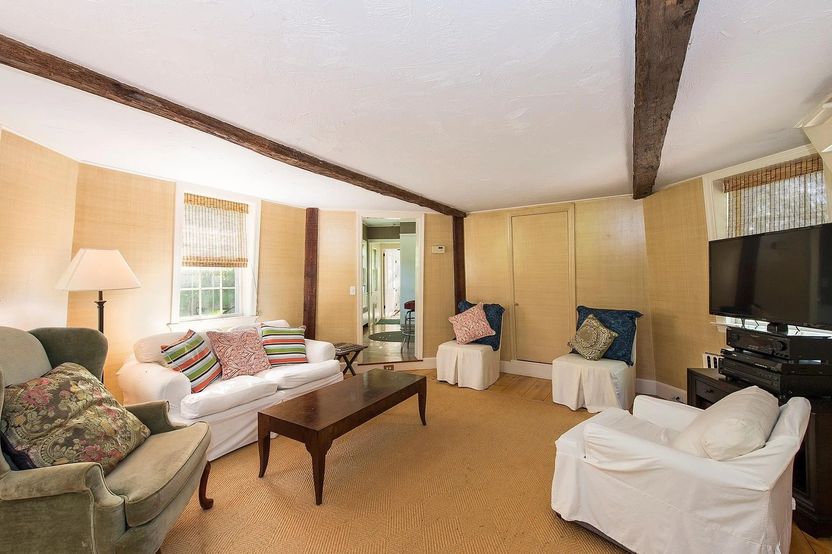 Будинок, де жила Мерилін Монро з коханцем, не можуть продати вже 10 років. Дивіться, що з ним не так