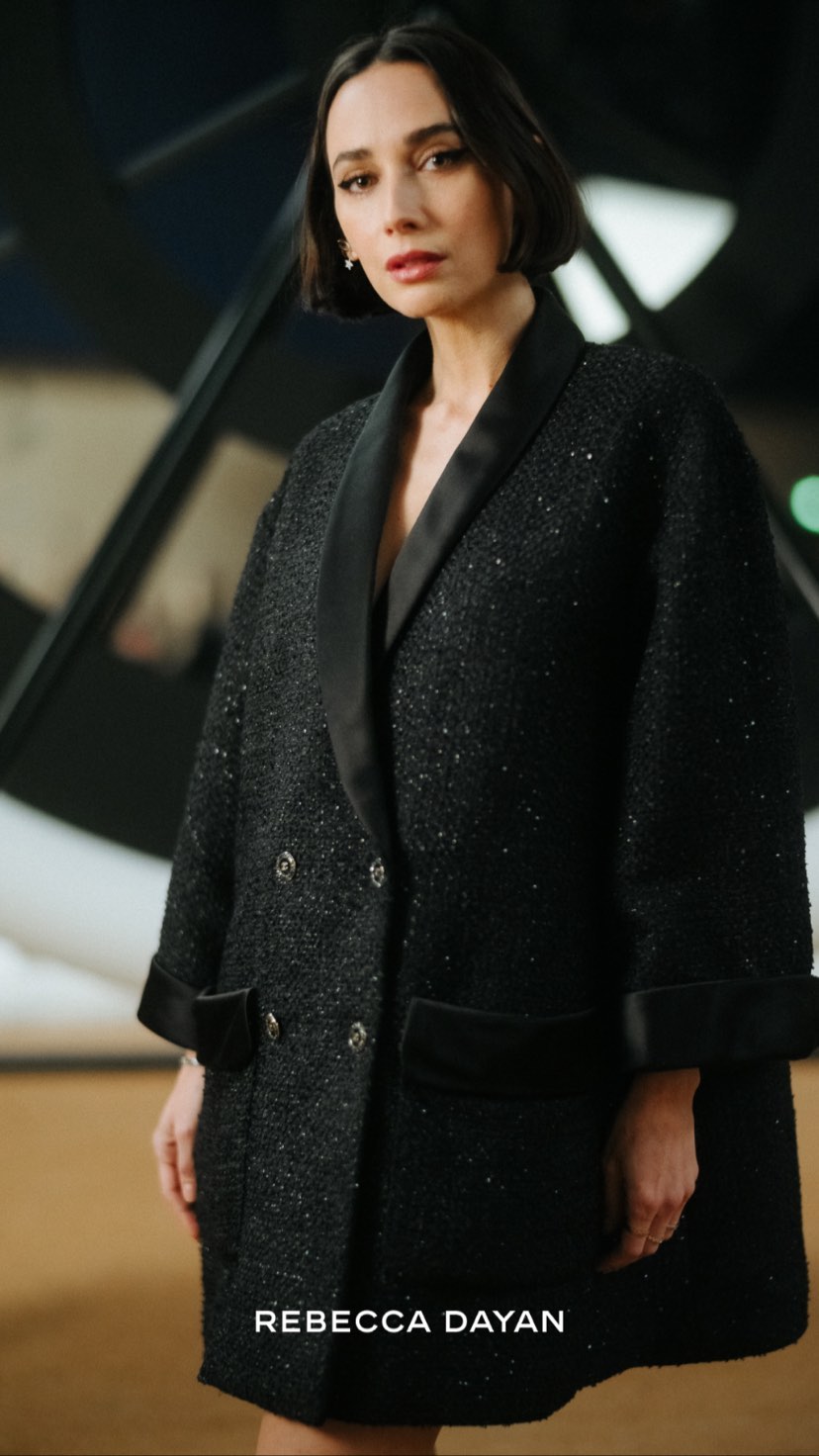 Марго Робби в белоснежном блейзере, Ванесса Паради в блестящей блузе: лучшие звездные образы показа Chanel Couture