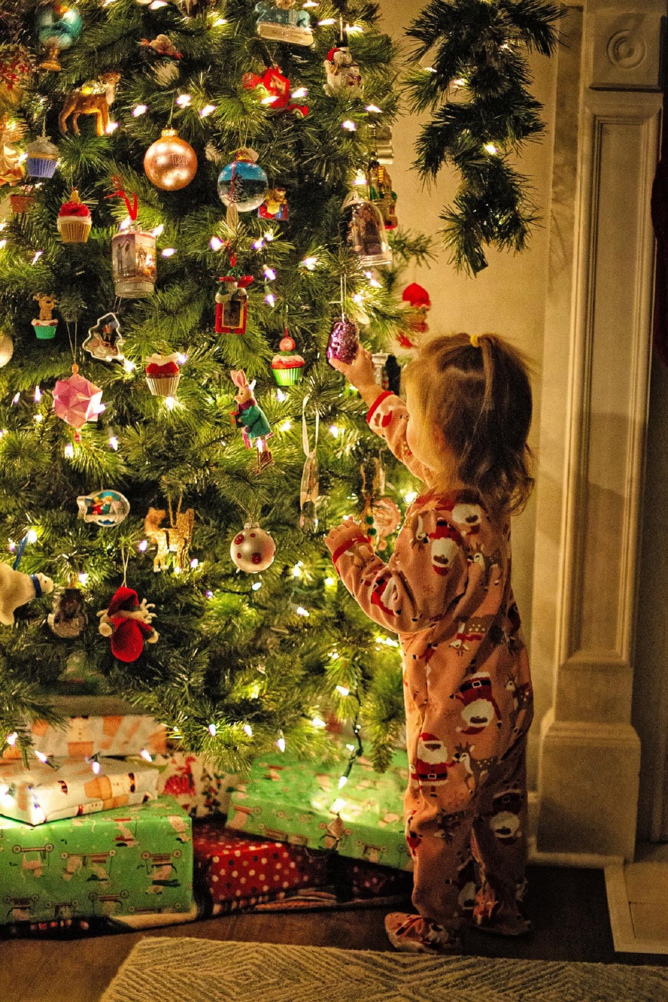 6 опасных мест в доме, где нельзя ставить елку