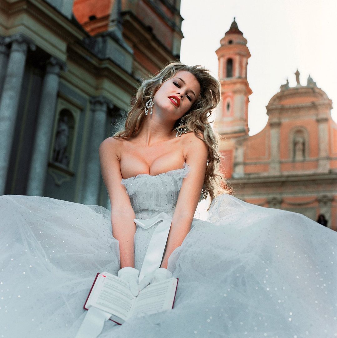 Супермодель назавжди: 51-річна Клаудіа Шиффер демонструє бездоганну фігуру 90-60-90