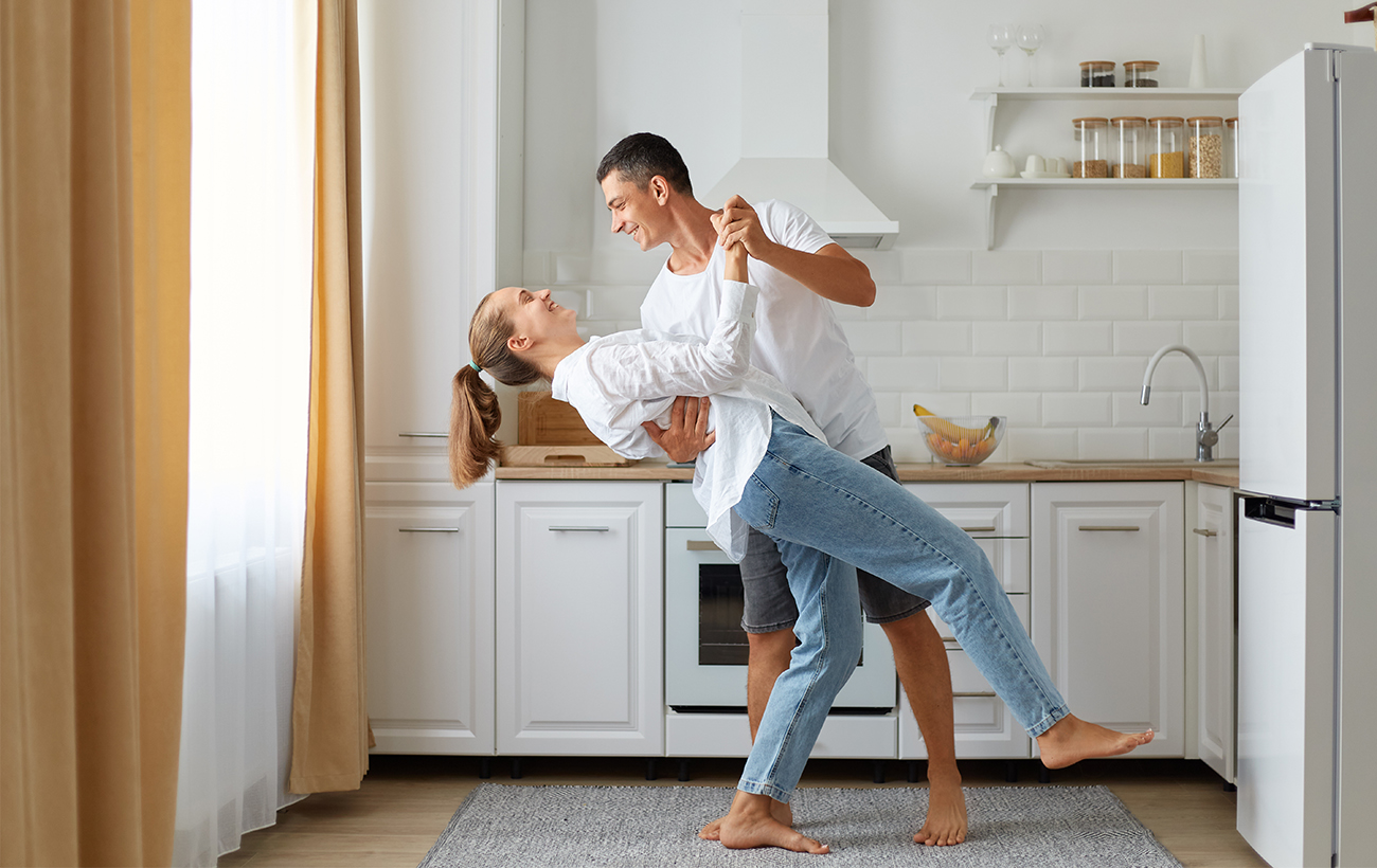 Выдает запах! Женщины носом могут отличить холостяка от женатого мужчины