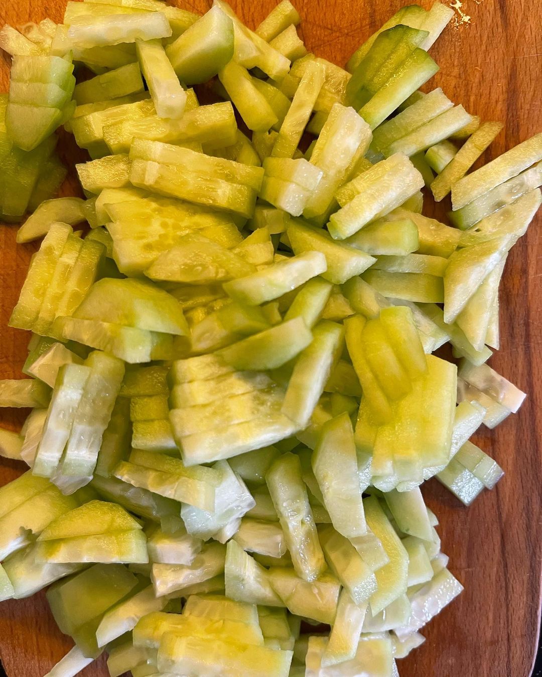 Салат з курки та грибів: бюджетне та просте рішення для святкового столу