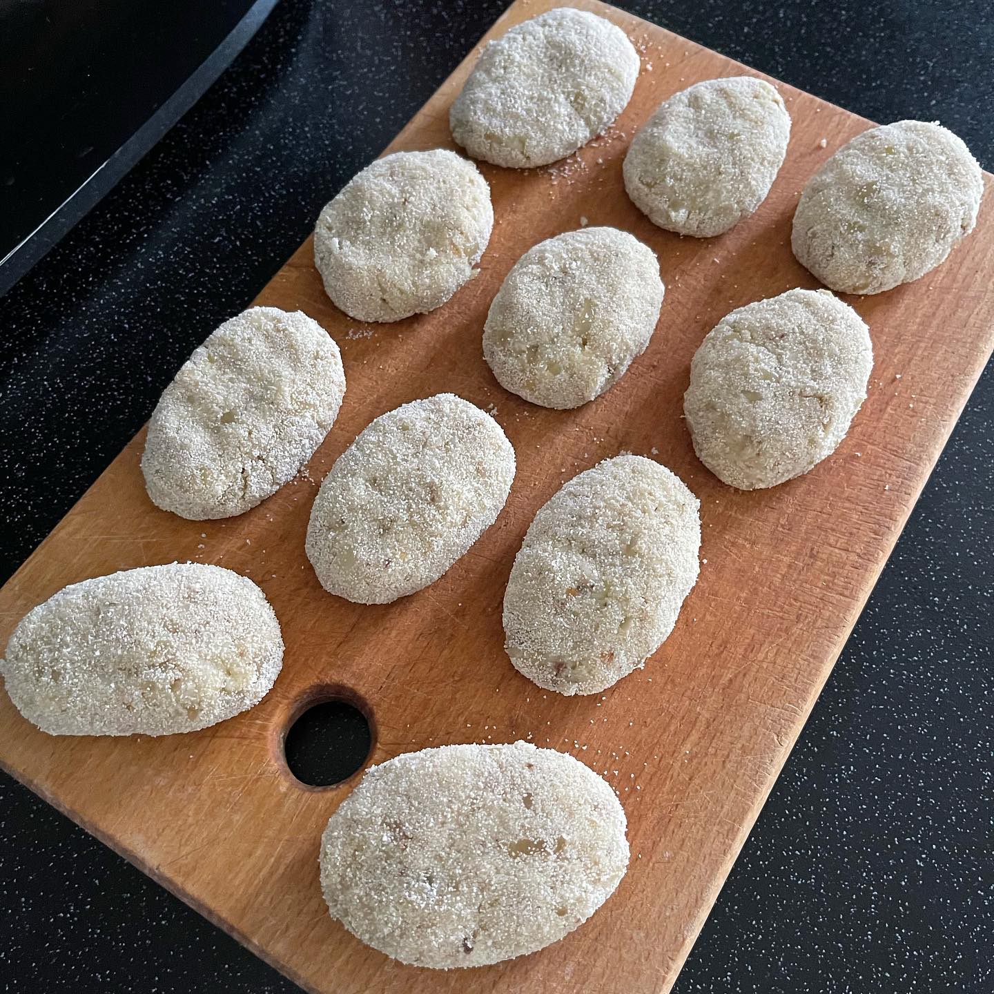 Просто, швидко та смачно! Бюджетні котлети з рибних консервів