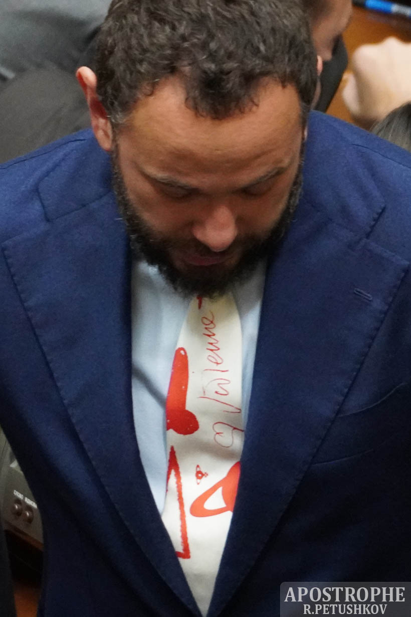 Дубинський вигуляв у Раді &quot;вульгарну&quot; краватку, яка дорожча за прожитковий мінімум українців (фото)