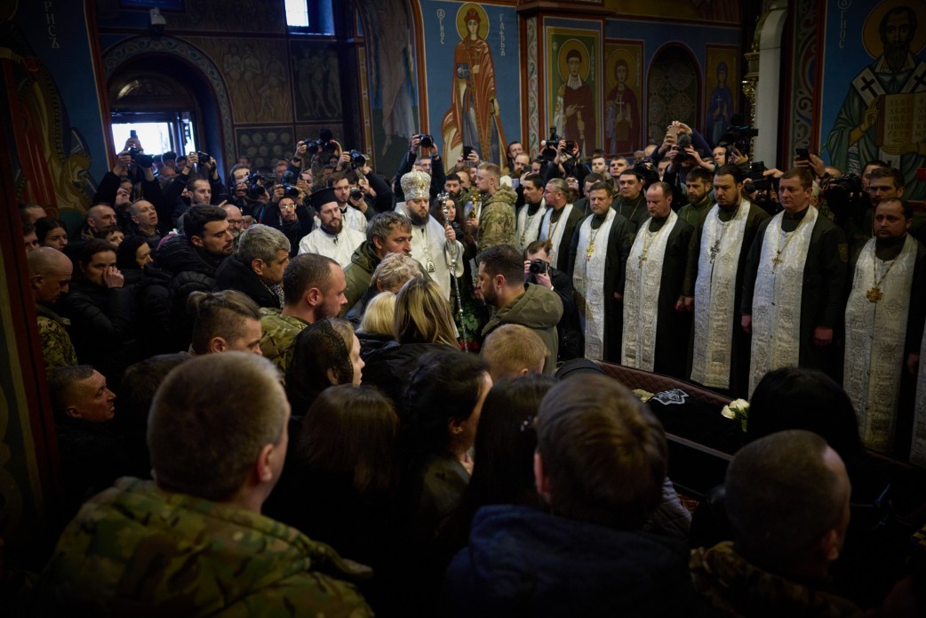 Україна прощається з Да Вінчі: щемливі фото і відео