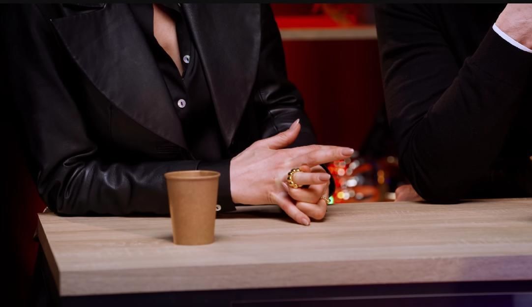 Ефросинину &quot;подкололи&quot; на шоу из-за дорогого аксессуара. Она растерялась