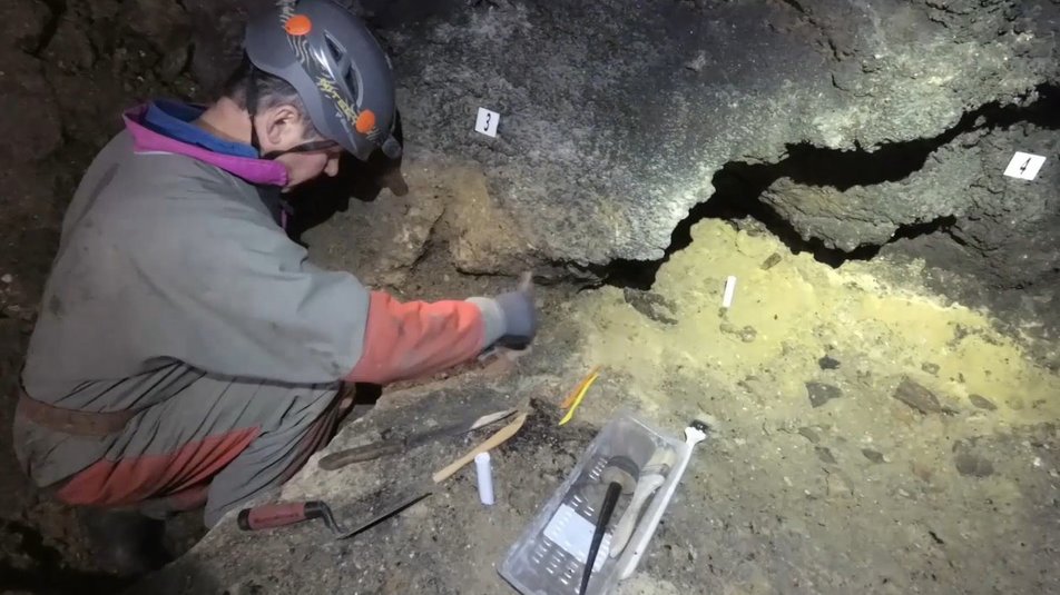 У печері під Тернополем знайшли трипільські ритуальні артефакти. Їм 5000 років (відео)