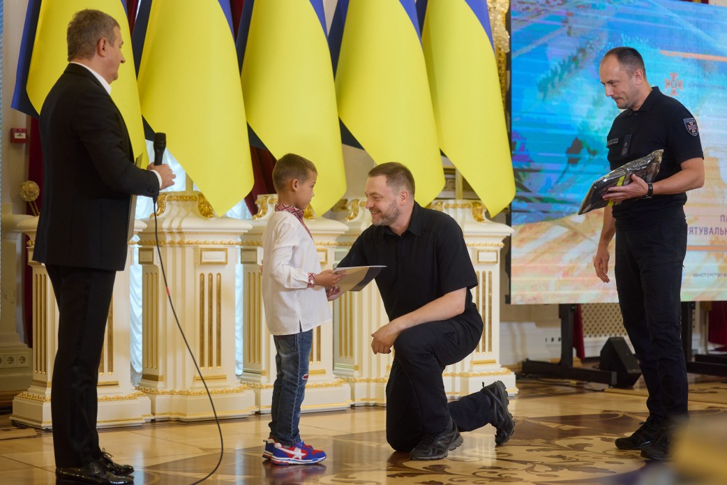 У Маріїнському палаці нагородили дітей-рятувальників, які наближають перемогу: подвиги юних героїв