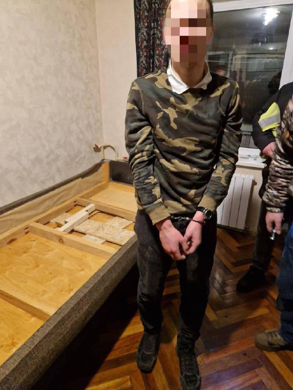 У Києві озброєний злочинець здійснив наліт на офіс із видачі кредитів