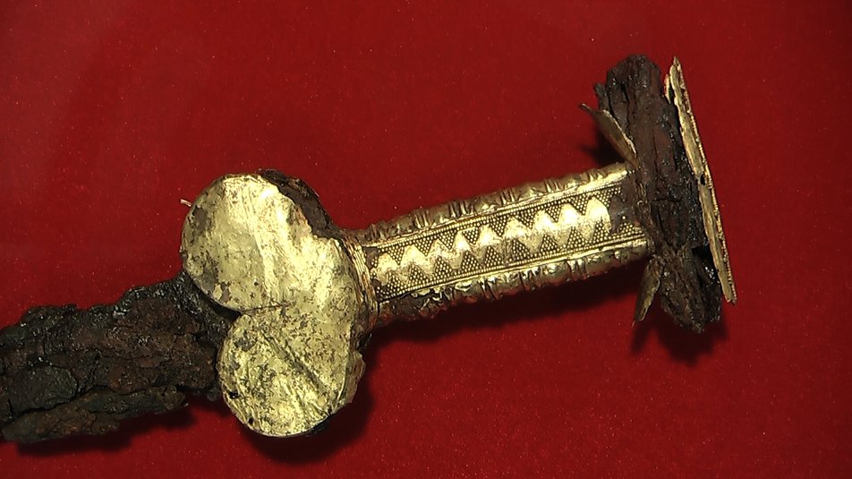 Скіфські золоті прикраси і меч-акінак: на Запоріжжі показали артефакти з кургану &quot;Мамай-Гора&quot;