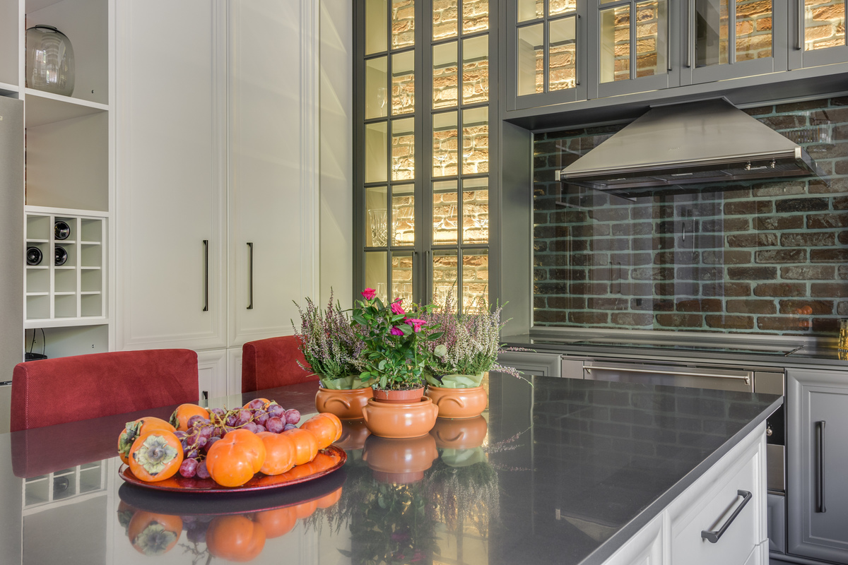 Царский кирпич и американский стиль. В Киеве сдают дом более чем за миллион гривен! (фото)