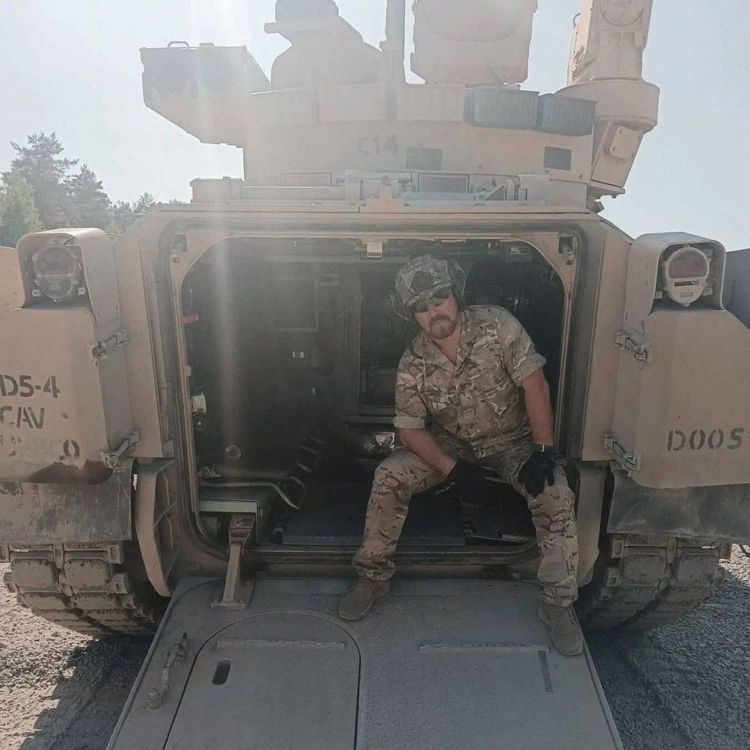 Известная украинская телеведущая впервые показала мужа-военного (фото)