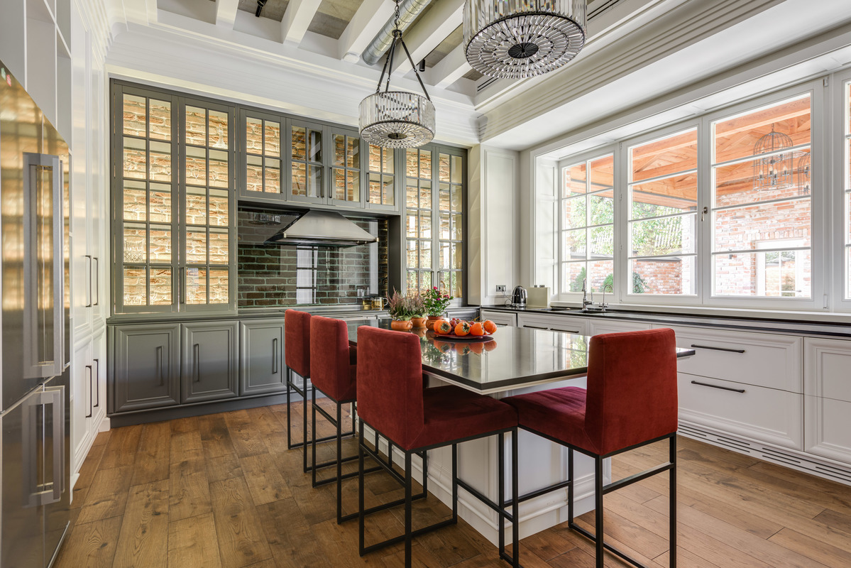 Царский кирпич и американский стиль. В Киеве сдают дом более чем за миллион гривен! (фото)