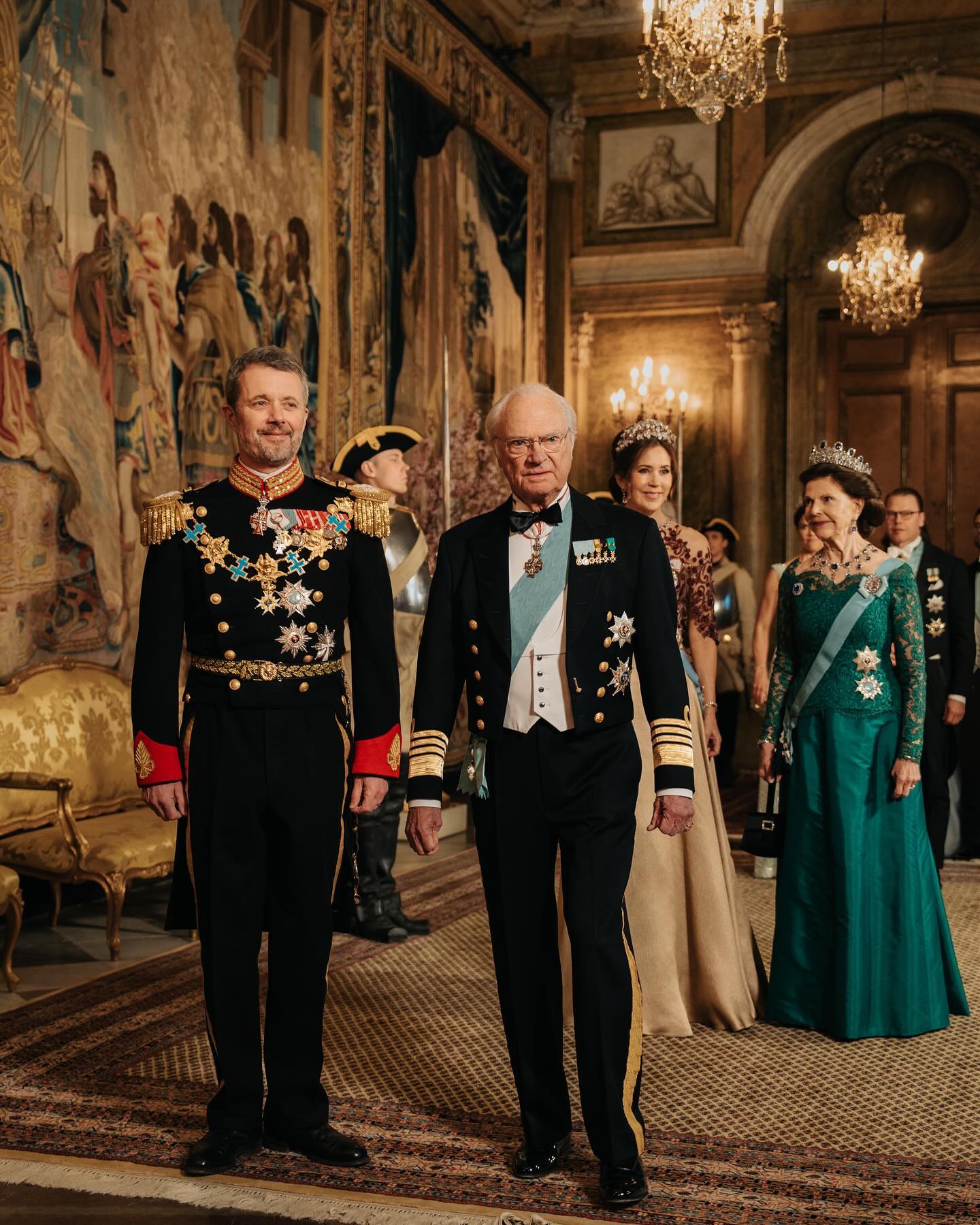 Как прошел первый заграничный визит короля и королевы Дании (фото)