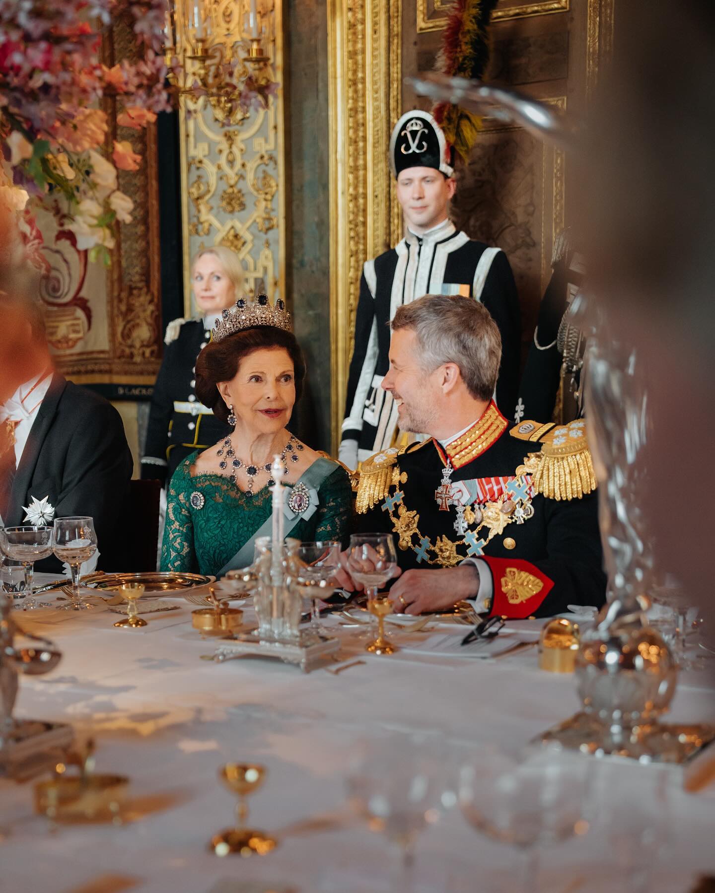 Как прошел первый заграничный визит короля и королевы Дании (фото)