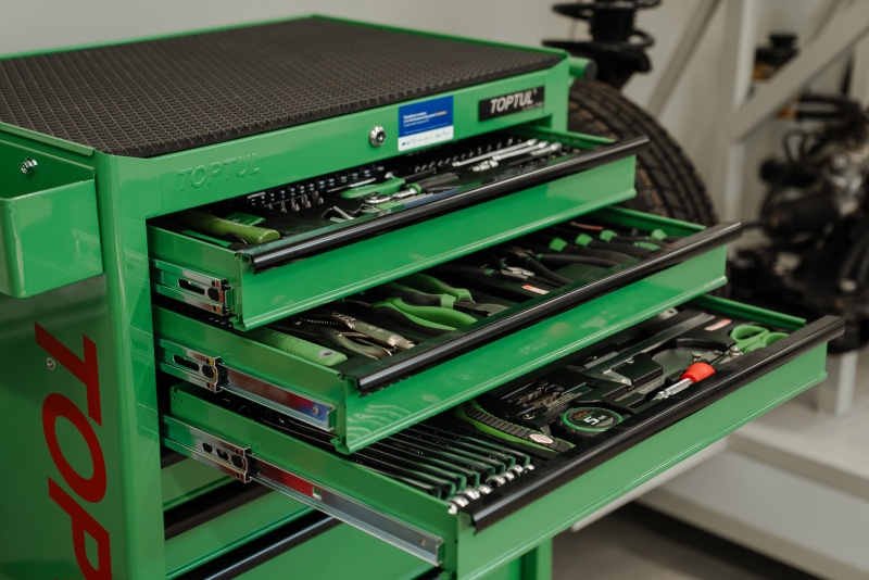 Работа, которую не заменит AI: почему компании "охотятся" на квалифицированных строителей