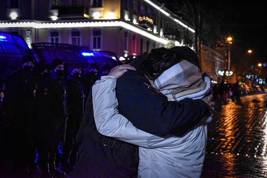 В Одесі боєць Нацгвардії освідчився коханій у новорічну ніч: зворушливі фото