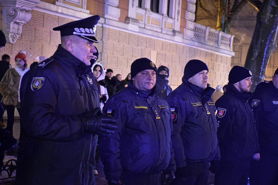 В Одесі боєць Нацгвардії освідчився коханій у новорічну ніч: зворушливі фото