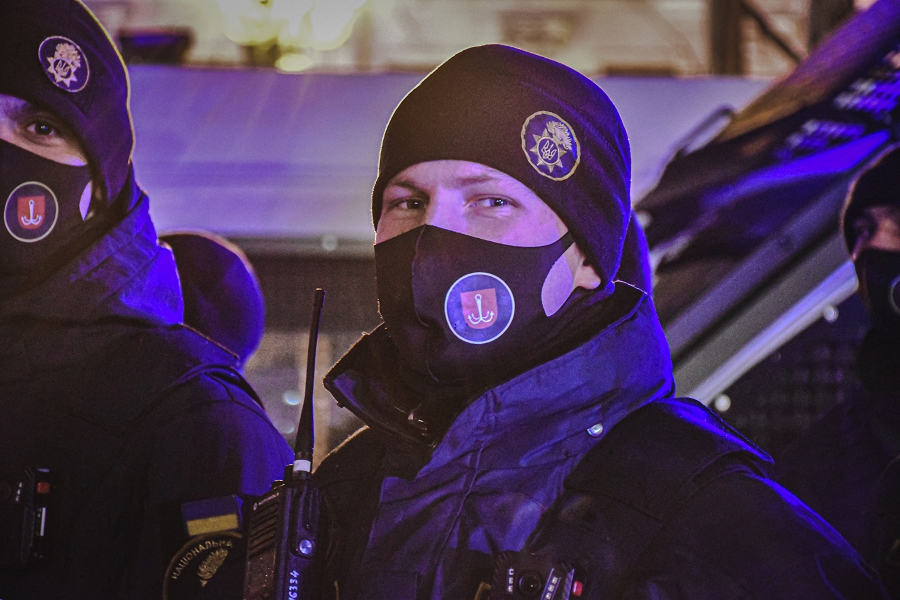 В Одесі боєць Нацгвардії освідчився коханій у новорічну ніч: зворушливі фото