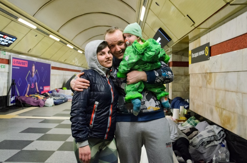 Історії з &quot;підземки&quot;. Як живуть і про що мріють люди в київському метро