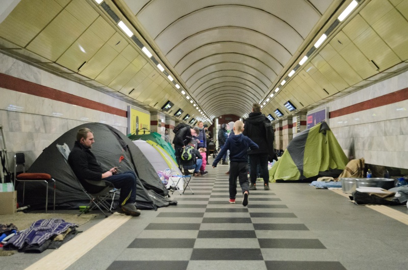 Истории из &quot;подземки&quot;. Как живут и о чем мечтают люди в киевском метро