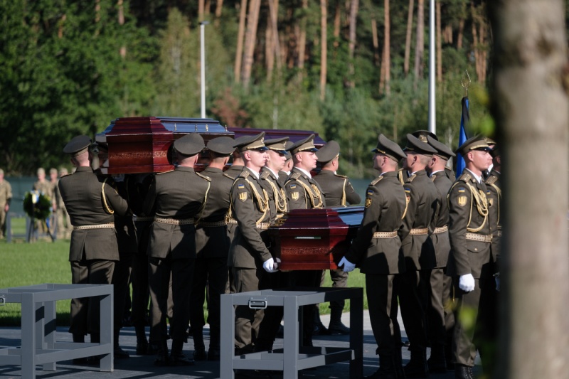 Героев нельзя хоронить там, где когда-то стоял химзавод, – интервью с архитектором военного мемориала