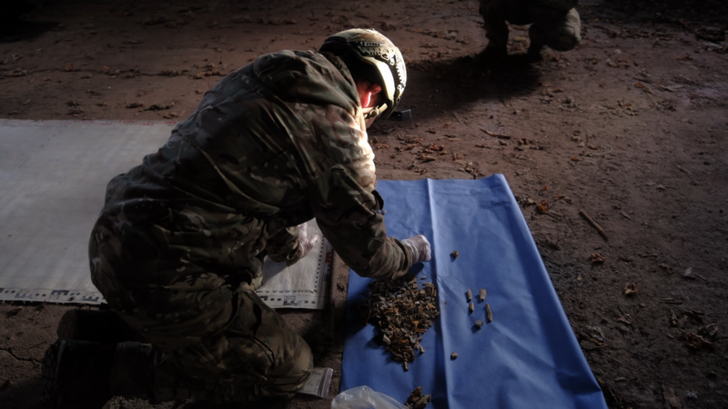 "Семь километров пешком под дронами и артой". Как проходит поиск тел погибших на фронте