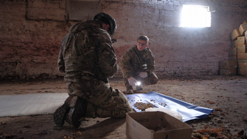 "Семь километров пешком под дронами и артой". Как проходит поиск тел погибших на фронте