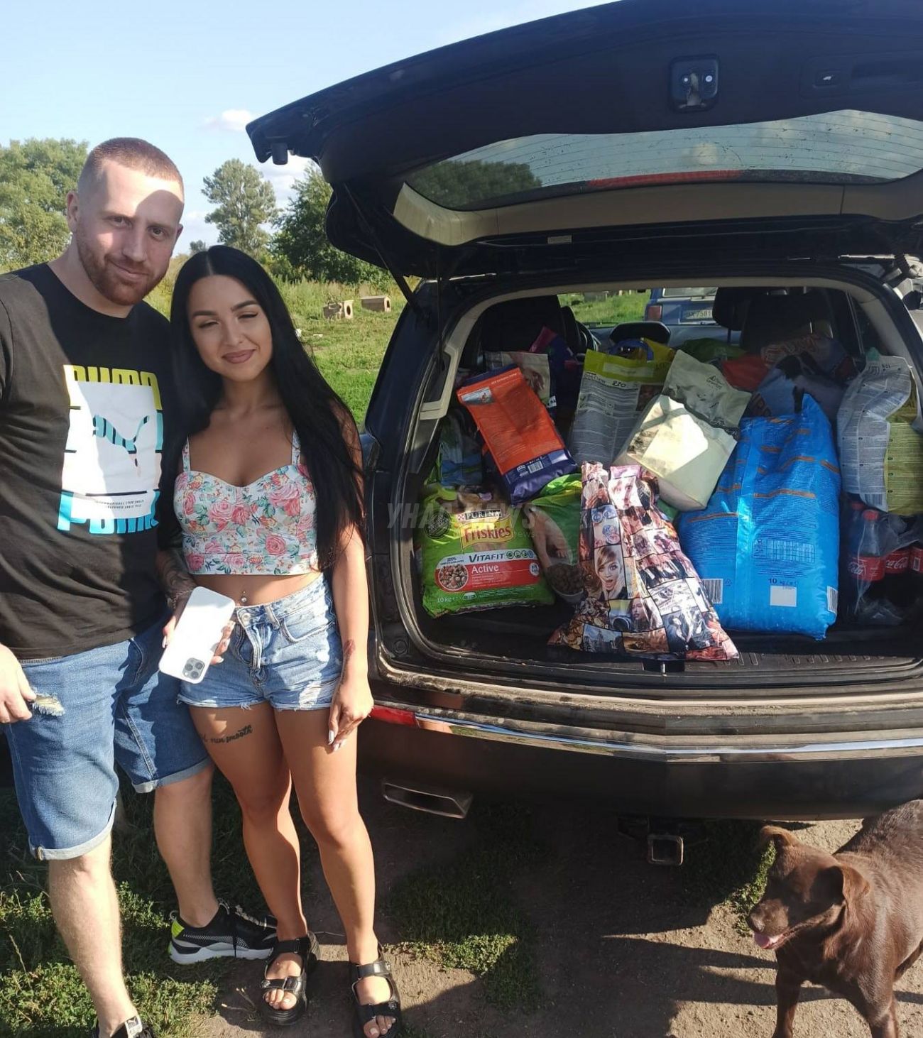 В Хмельницком на свадьбе молодоженам подарили гору собачьего корма (фото)