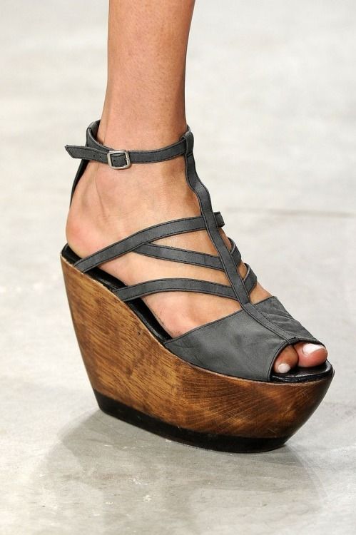 Трендове взуття на літо 2024: чотири моделі, які повинна мати кожна модниця