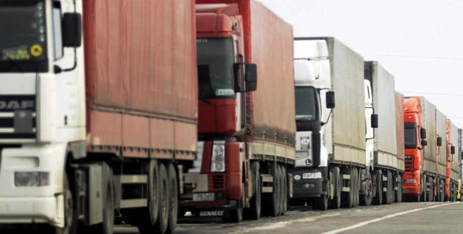 Военнообязанным мужчинам в Украине разрешили уезжать заграницу: кому дали &quot;зеленый свет&quot;