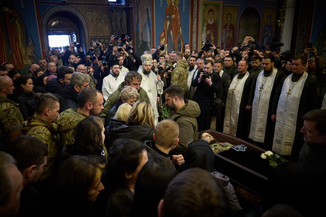 Україна прощається з Да Вінчі: щемливі фото і відео