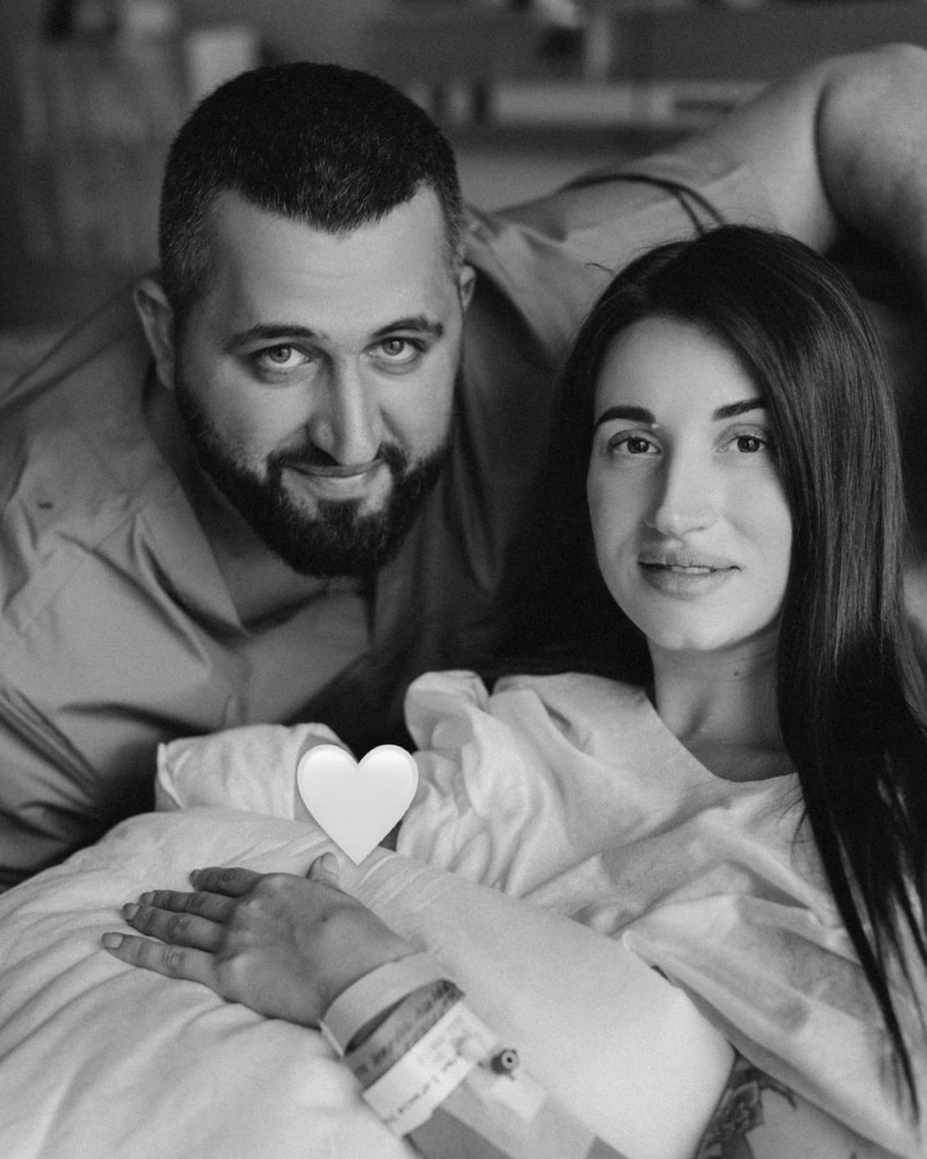 &quot;Роды были крутые&quot;: известная снайперша Евгения Эмеральд стала мамой