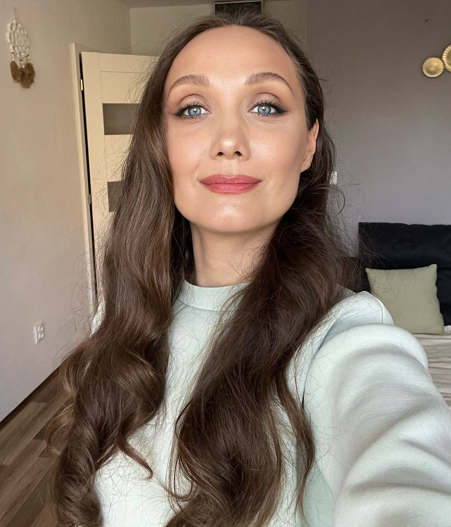 &quot;Я справляюся сама&quot;. Євгенія Власова чесно назвала суму свого щомісячного заробітку