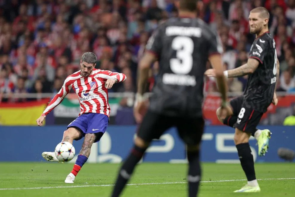 Лига чемпионов: "Бавария" разбила "Барселону", "Интер" вышел в плей-офф