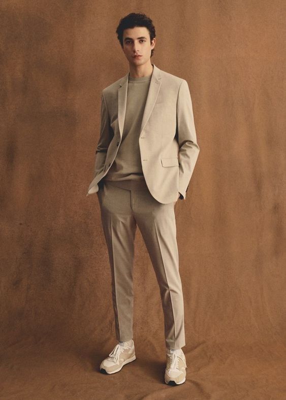 Класичні штани і кросівки: як поєднати комфорт і стиль восени 2025