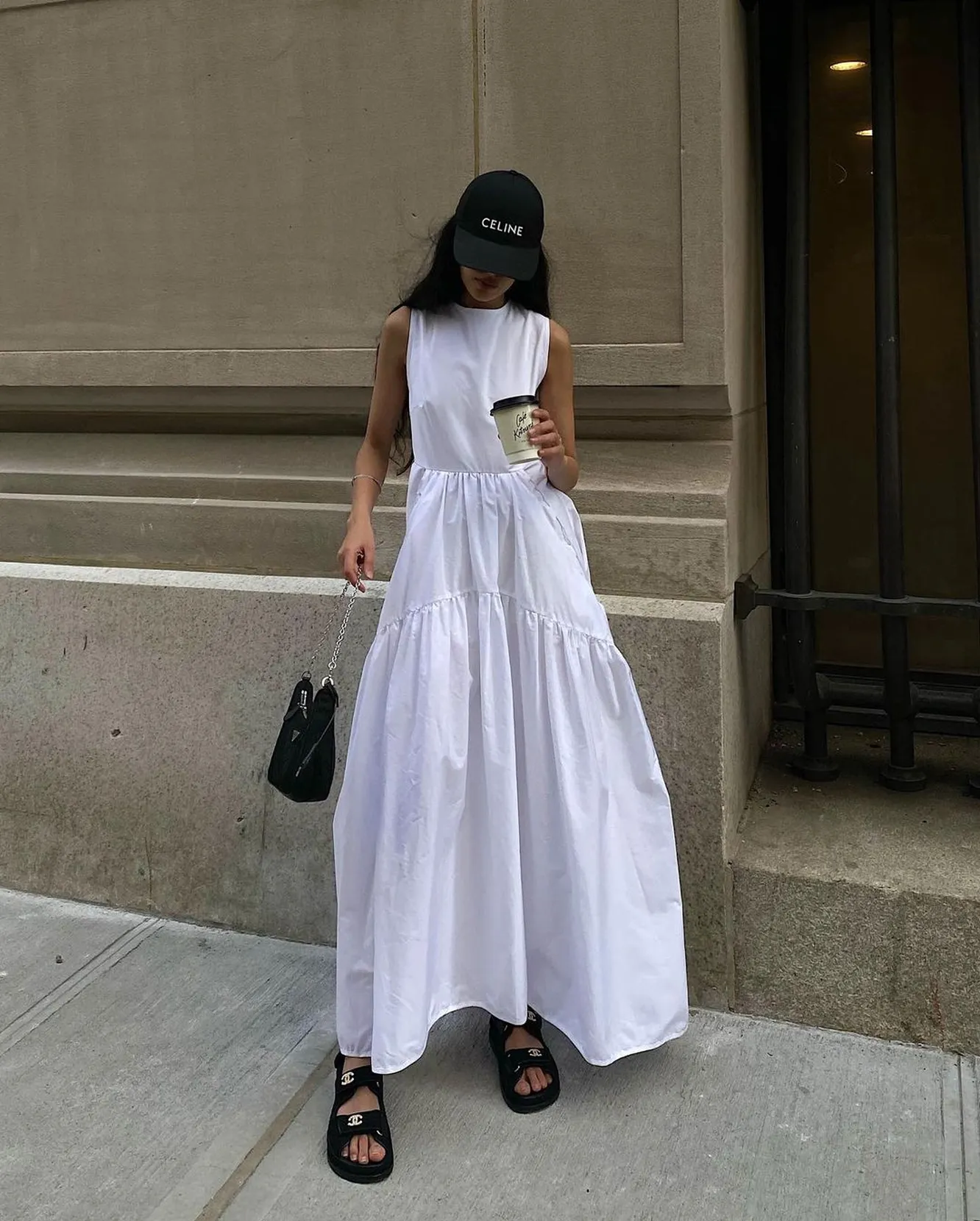 Яке взуття обрати під літню сукню: зручні варіанти