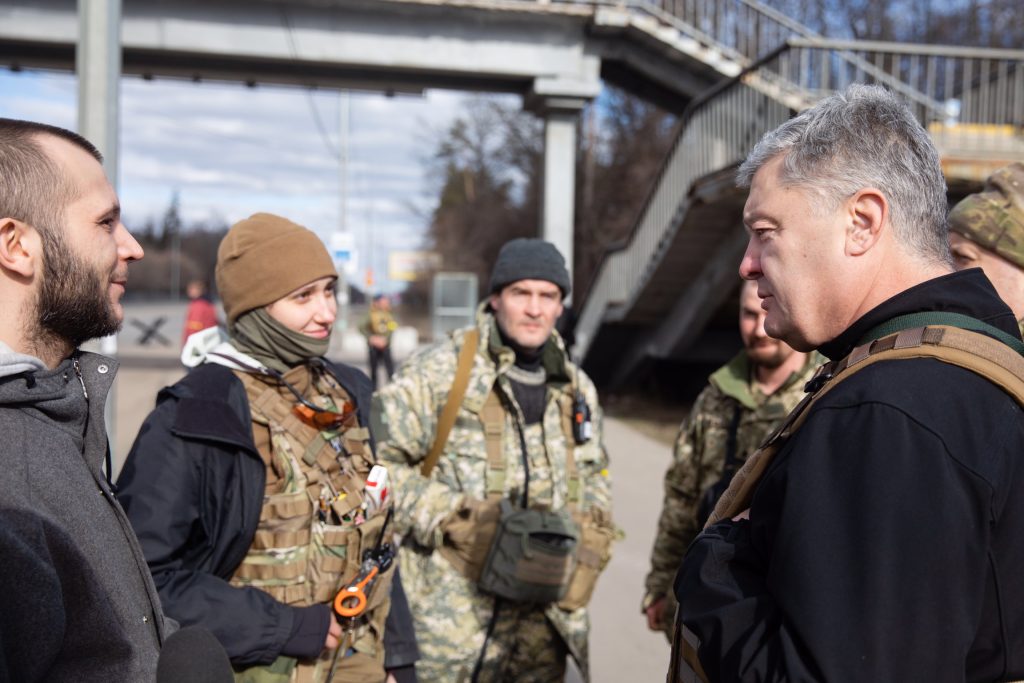 Порошенко перевірив блок-пост біля Коцюбинського під Києвом