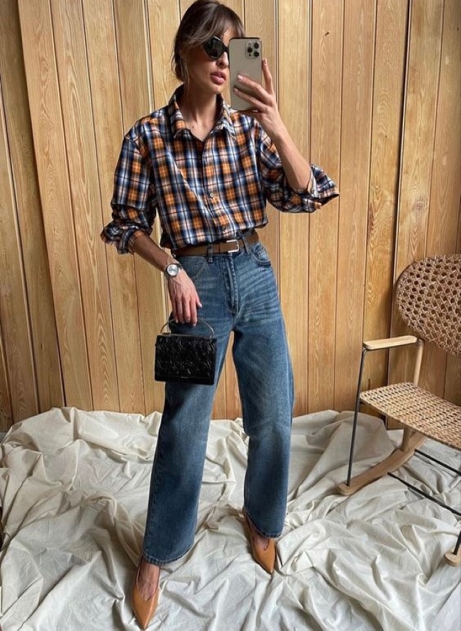 Стилістка назвала універсальні речі у клітинку: як їх носити (фото)