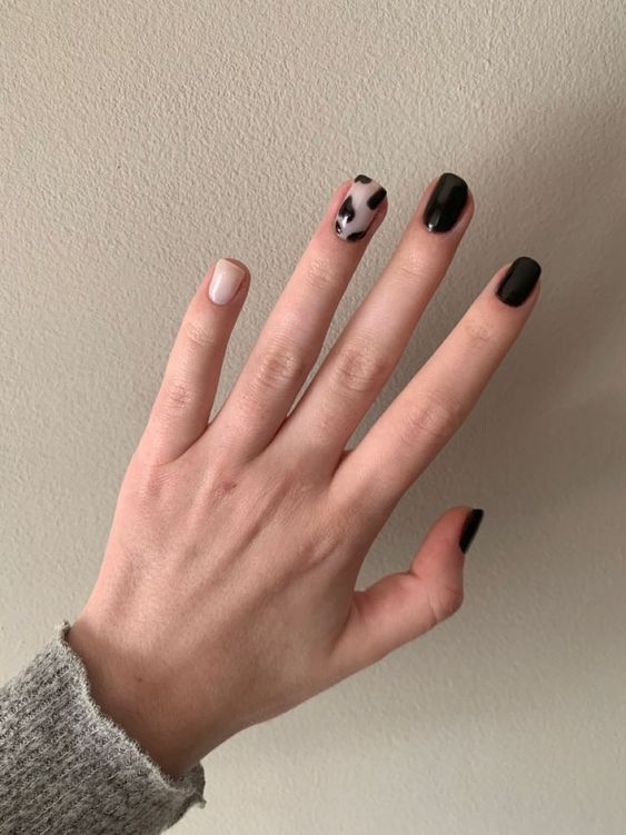 Просто и со вкусом: тренды маникюра на осень 2022