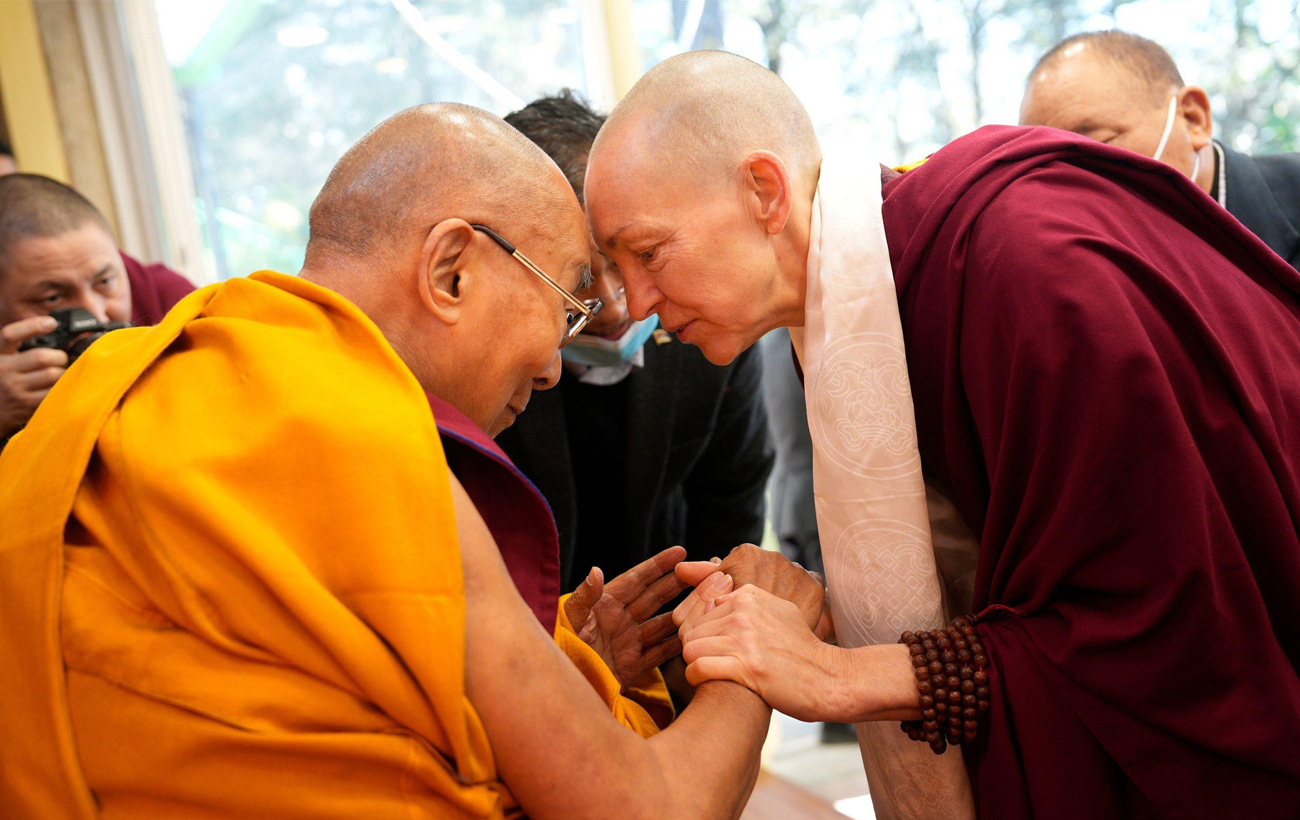 Банкірка з Лондона кинула кар'єру та стала будистською черницею: вона відкрила секрет справжнього щастя