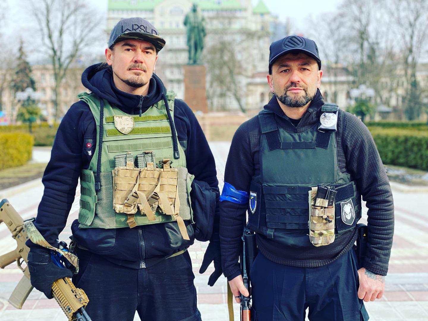 Зірки шоу-бізнесу, які захищають Україну зі зброєю в руках