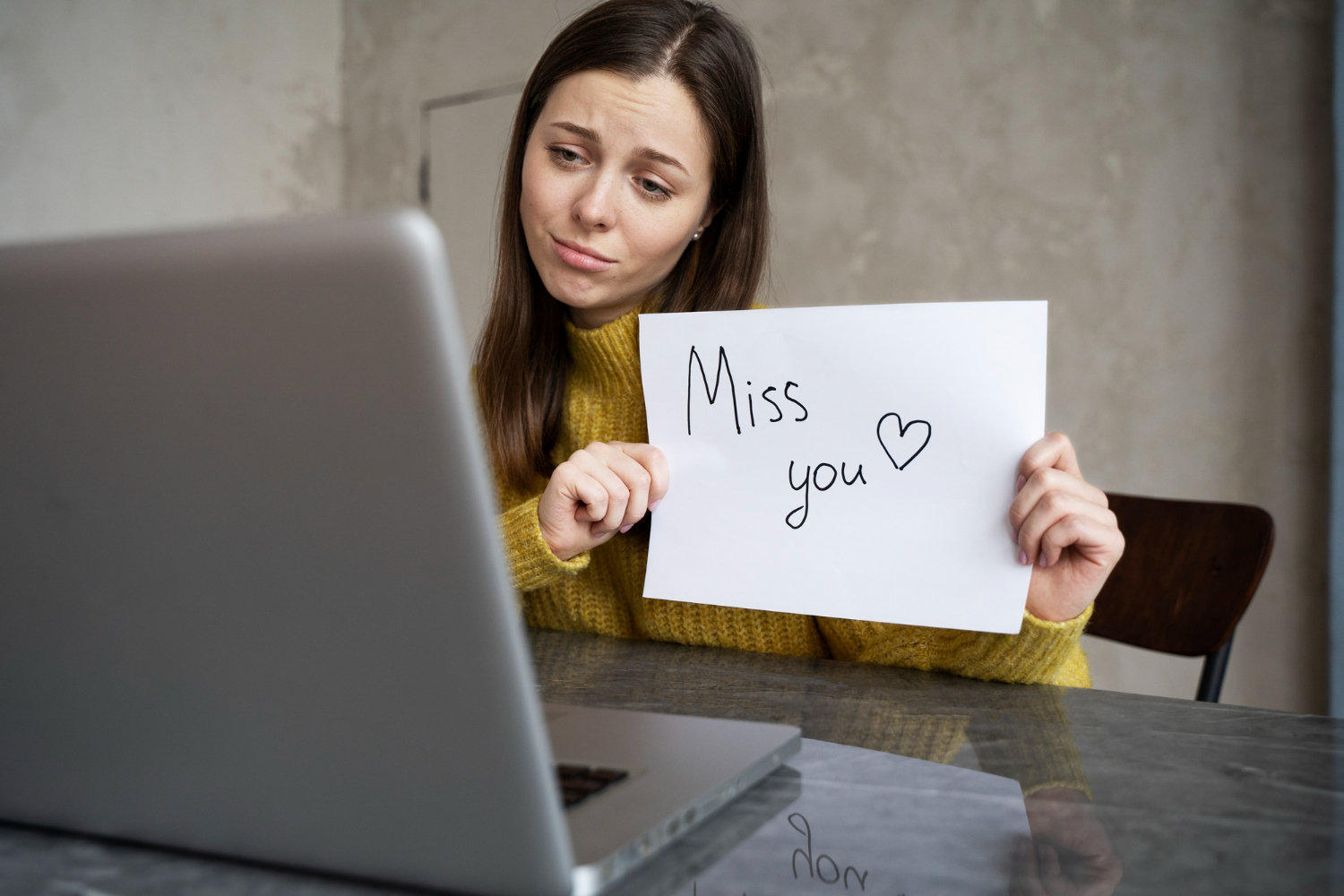 5 признаков того, что соцсети уничтожают ваши отношения