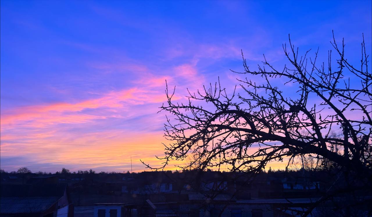 В новогоднюю ночь над Украиной увидели необычное явление: удивительные фото