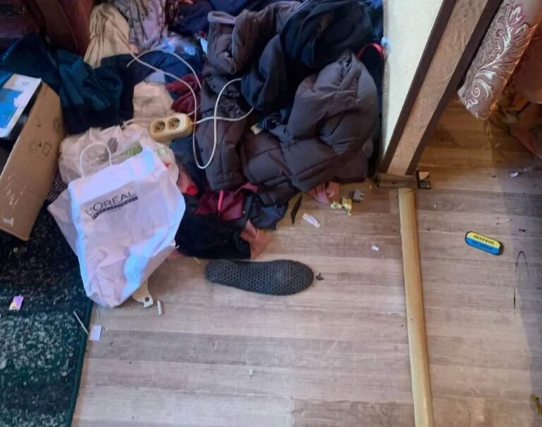 Жили среди мусора, без еды и страдали от вшей: в Кривом Роге у женщины изъяли троих детей